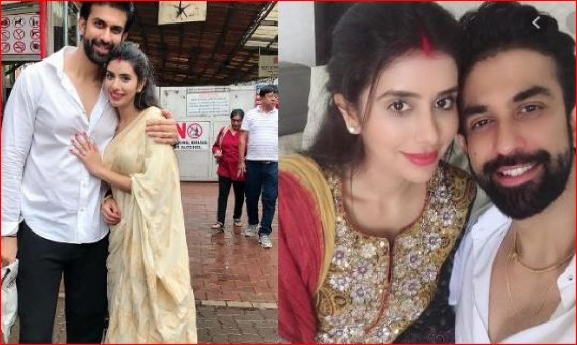 Rajiv Sen arrives at Siddhivinayak temple with wife, pictures go viral