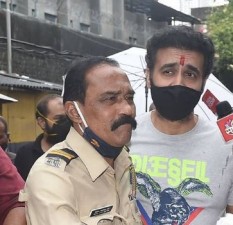 2 महीने बाद जेल से बाहर आए राज कुंद्रा