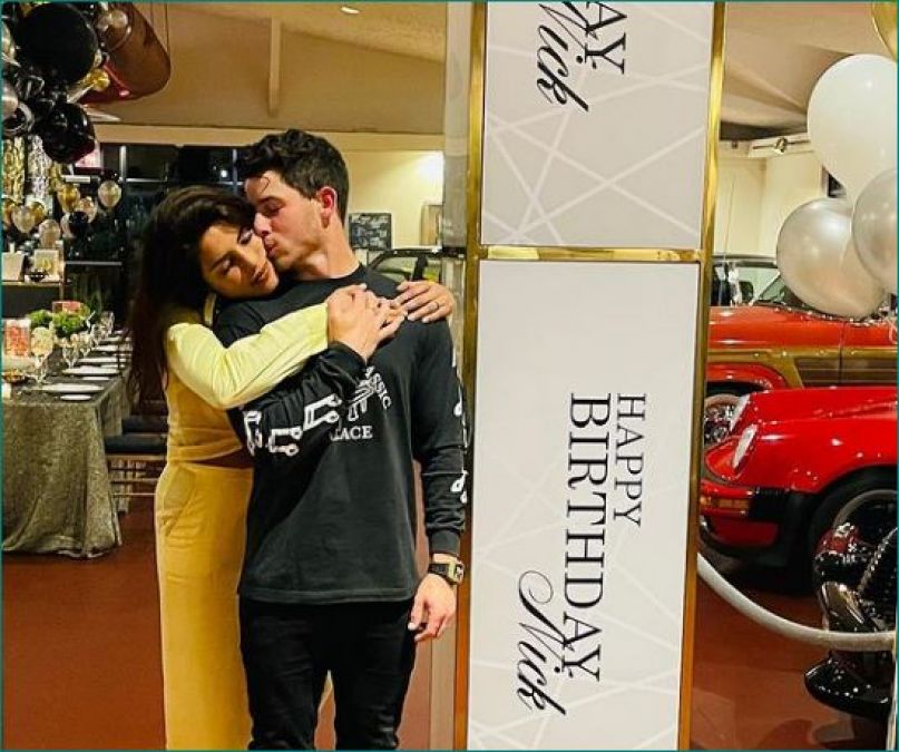 Priyanka shared car selfie, see husband's special comment