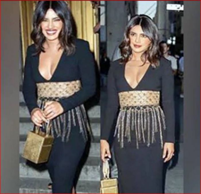 Hearing the price of this golden bag of Priyanka will blow your senses
