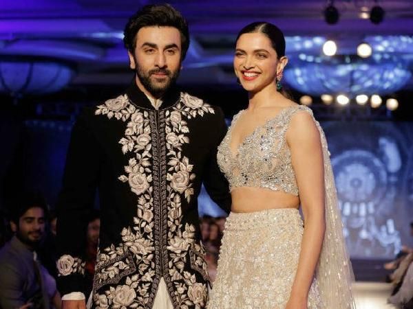 Deepika-Ranbir's romantic old picture is going fiercely viral, See here