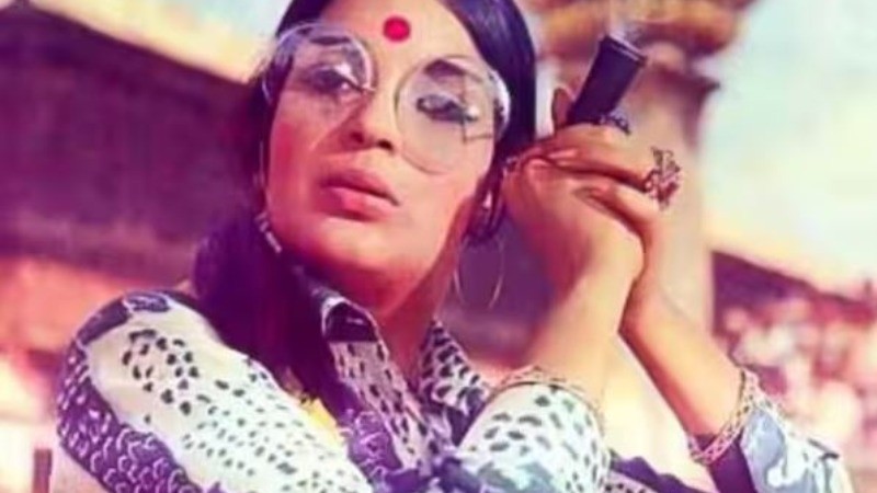 When Zeenat did this work during the shooting of 'Dum Maro Dum'