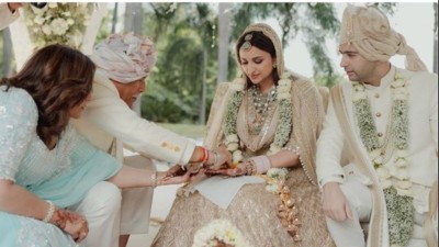 Parineeti shared a picture on her wedding anniversary, everyone is congratulating her