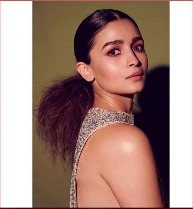 This beautiful gown of Alia Bhatt is praised by people, price is in millions