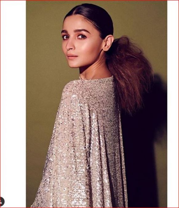 This beautiful gown of Alia Bhatt is praised by people, price is in millions