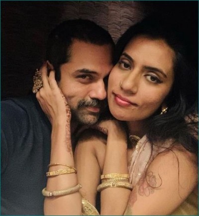 Abhay Deol dating this artist!, Photos Surfaced