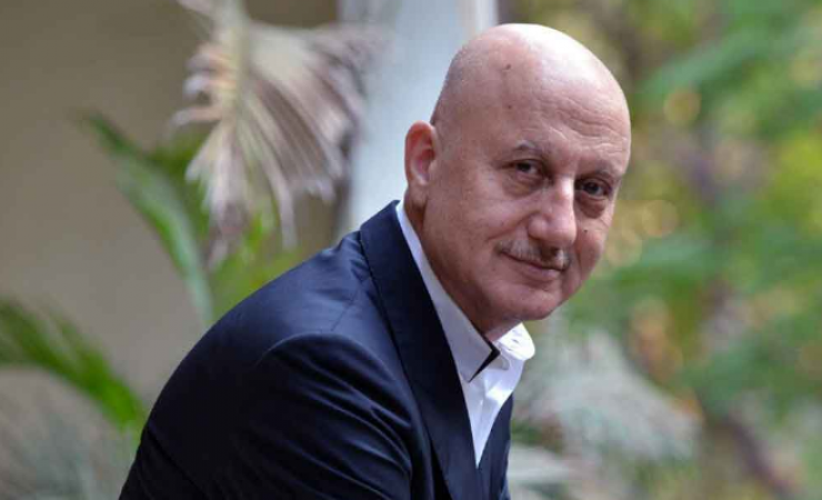 Anupam Kher completed 38 years in Bollywood, said this by sharing the video