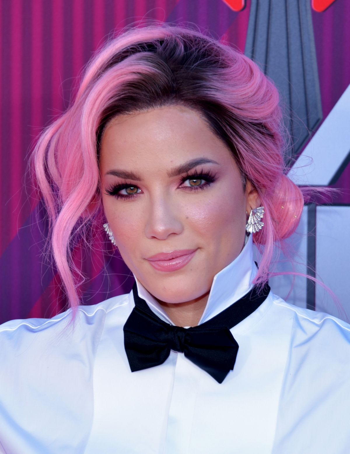 Singer Halsey thanks fans  for this reason