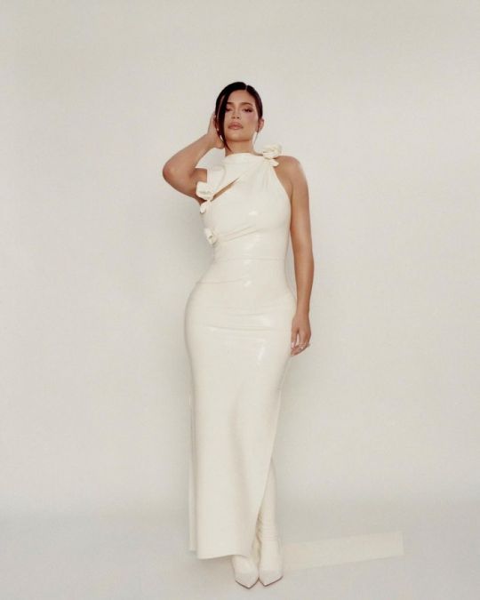 Kylie Jenner stunned in a white dress, fans went crazy after seeing the photos