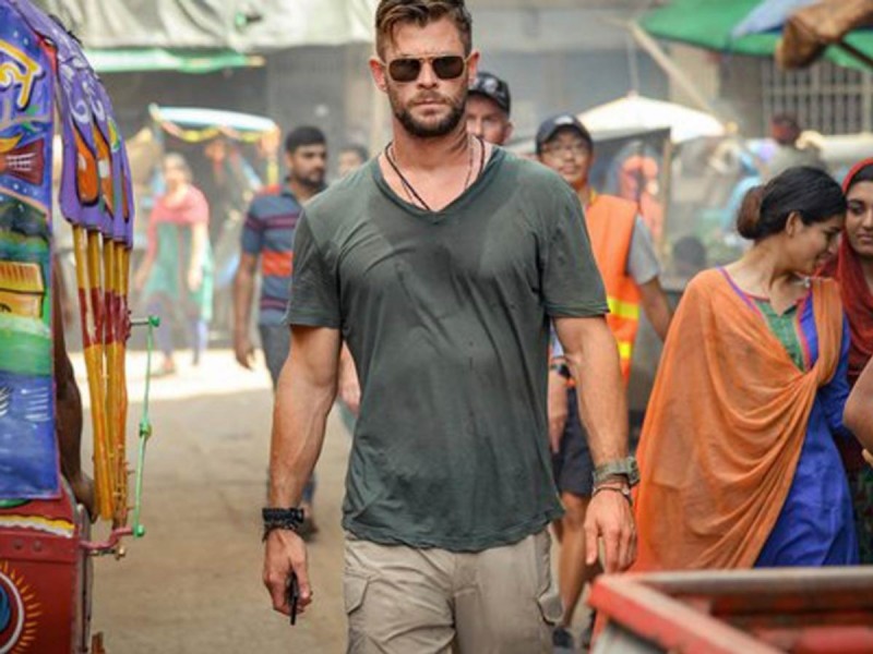 Chris Hemsworth seen praising this Bollywood actor