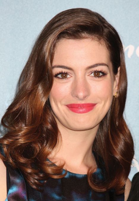 Actress Anne Hathaway seen doing Pillow challenge, shared this picture