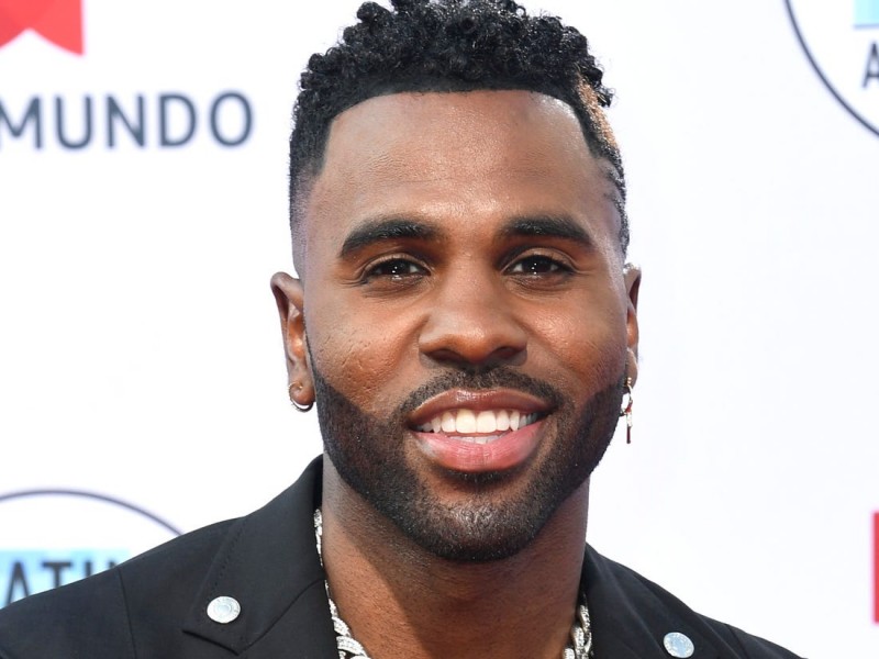 Singer Jason Derulo shaved his eyebrow after losing the challenge