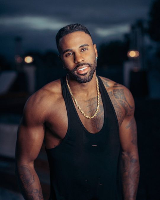 Singer Jason Derulo shaved his eyebrow after losing the challenge