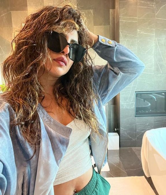 Picture of Priyanka in scattered hair went viral on social media.