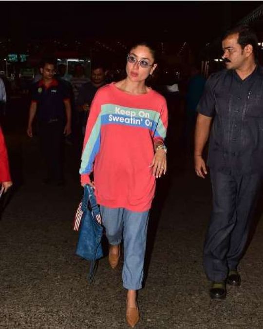Kareena Kapoor flaunted her hot style at Mumbai Airport!