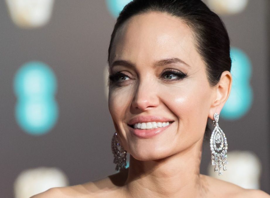 Hollywood actress Angelina Jolie hugs snake, Photo goes viral