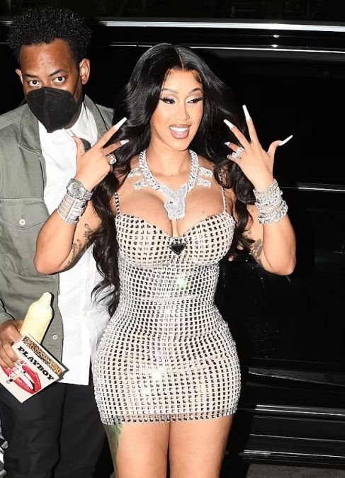 Photos go viral, Cardi B once again in media