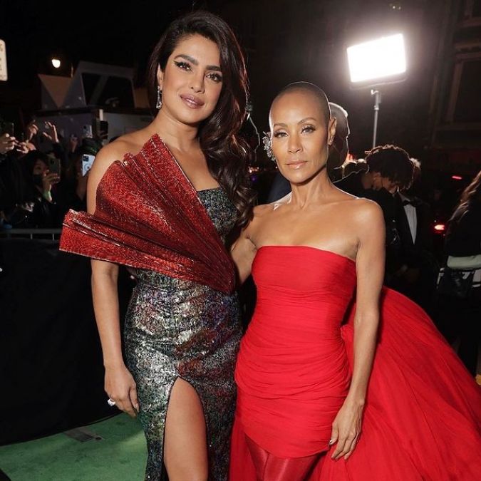 Photos: Priyanka Chopra stuns in shimmery thigh-high slit gown at the premiere of The Matrix Resurrections