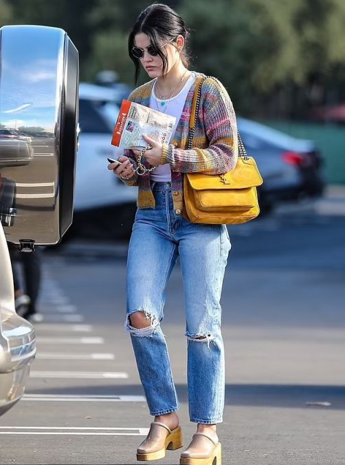 This actress was seen buying vegetables on the streets of Los Angeles