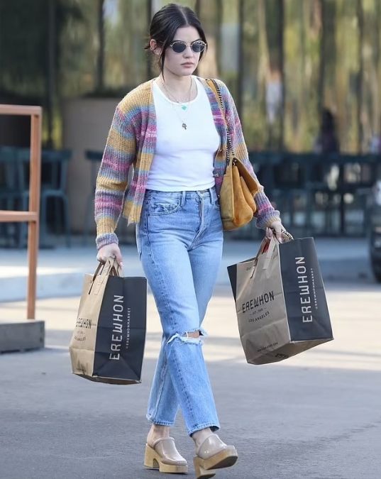 This actress was seen buying vegetables on the streets of Los Angeles