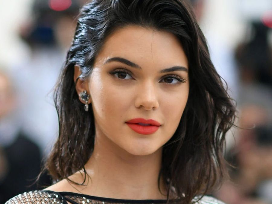 Kendall Jenner gave a shock of 40 volts, fans surprised to see hot pose