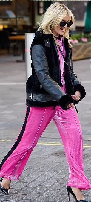 Ashley Roberts spotted in a black jacket with a pink dress, looked gorgeous