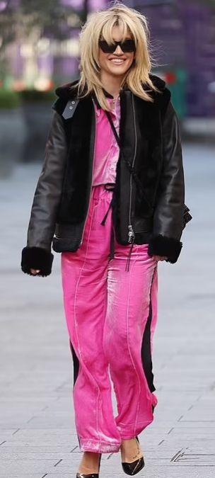 Ashley Roberts spotted in a black jacket with a pink dress, looked gorgeous