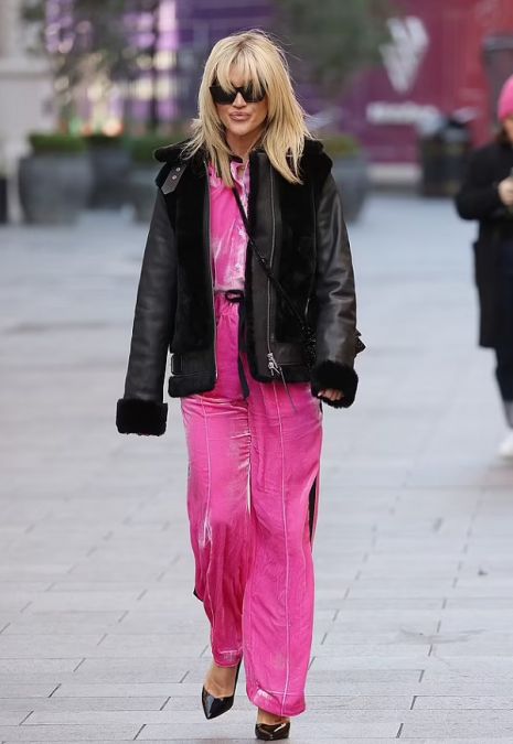 Ashley Roberts spotted in a black jacket with a pink dress, looked gorgeous