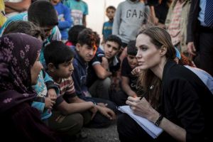 शरणार्थियों को लेकर फिर से चिंतित नजर आयी एंजेलीना जोली