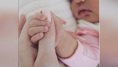 काइली ने शेयर की अपनी बेबी गर्ल के हाथ की क्यूट तस्वीर