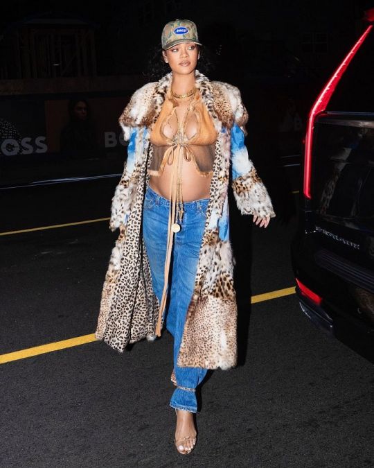 Rihanna looks very beautiful even in pregnancy