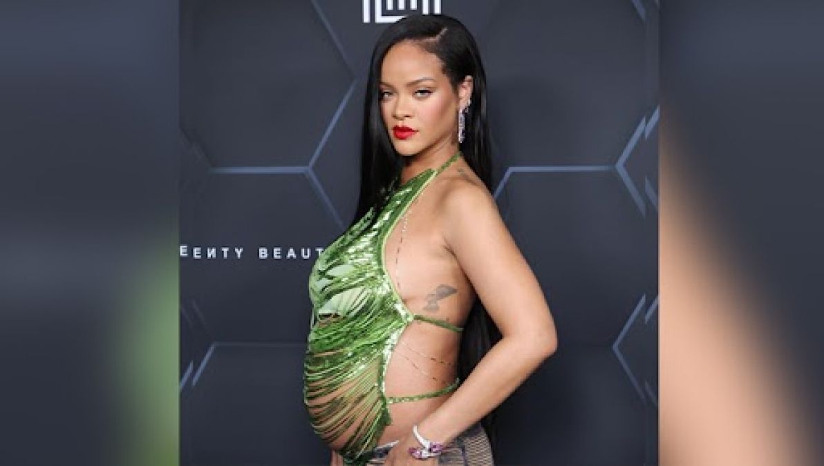 Rihanna's bold avatar in shown at Red Carpet