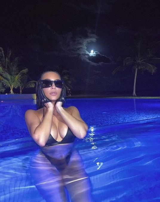 Kim in a black bikini raises internet mercury