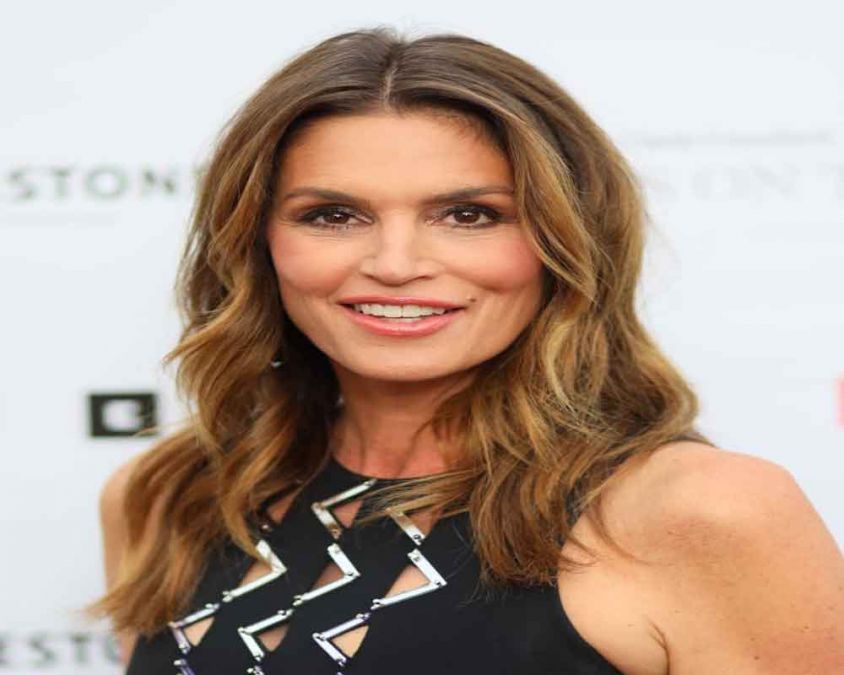 Cindy Crawford breaks the internet with her bikini photo, check out here