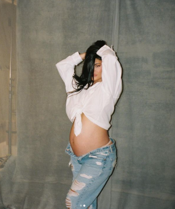 Kylie Jenner flaunts her baby bump once again in white short shirt