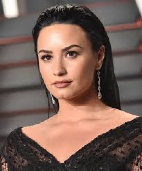 Demi Lovato engages with boyfriend, shares ring photo