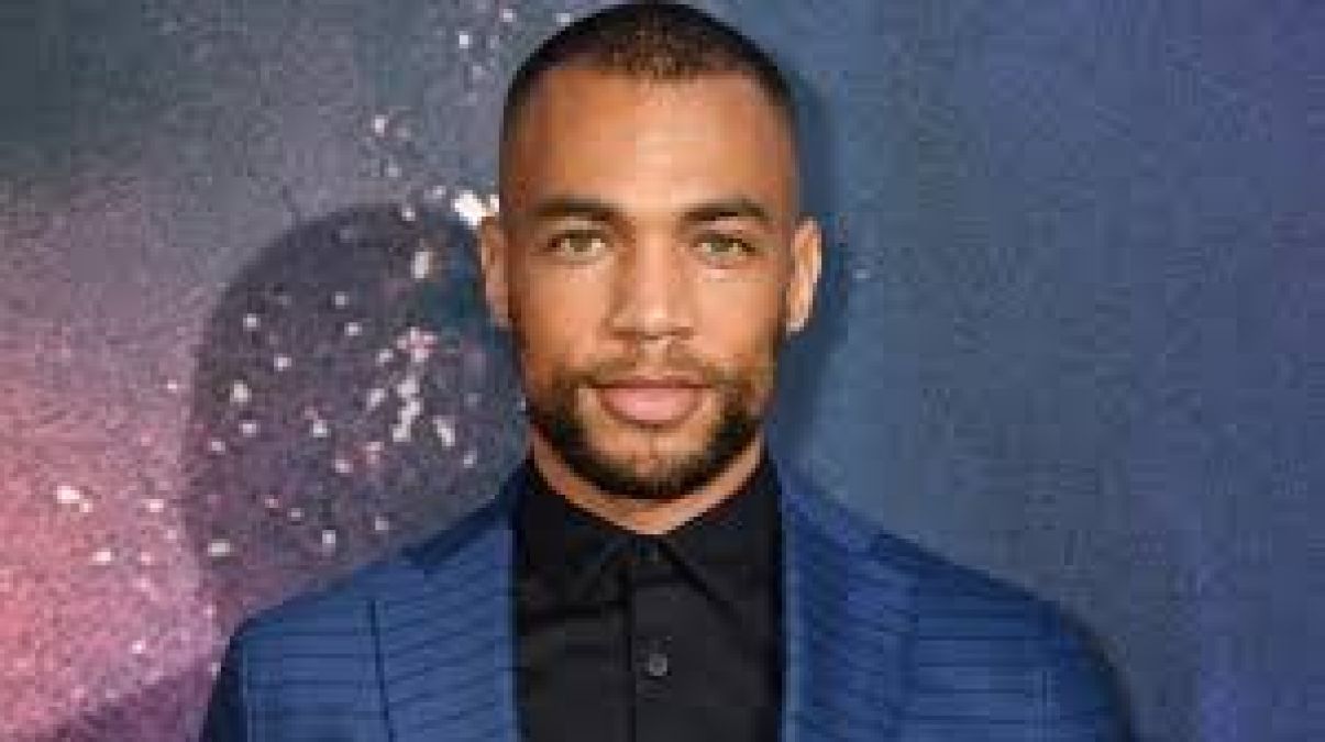 Actor Kendrick Sampson gets injured during performance