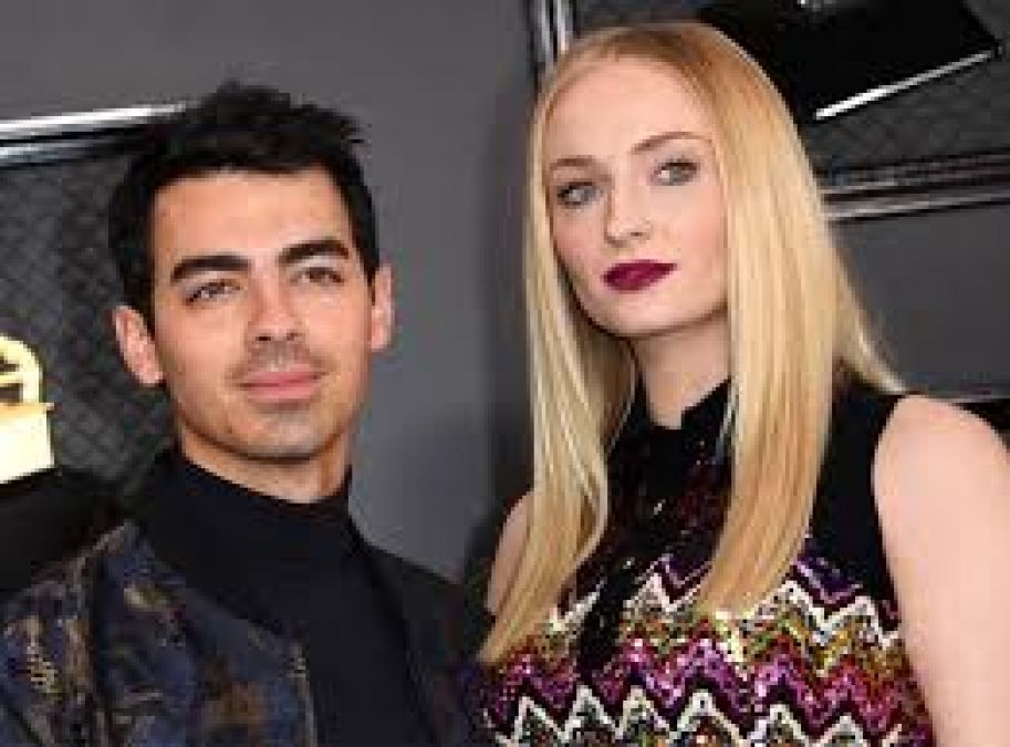 Actress Sophie Turner protests on the streets of America, pictures go viral