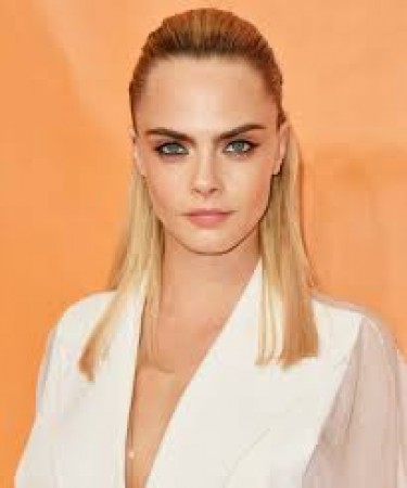 Cara Delevingne will reveal information about her relationship in new documentary