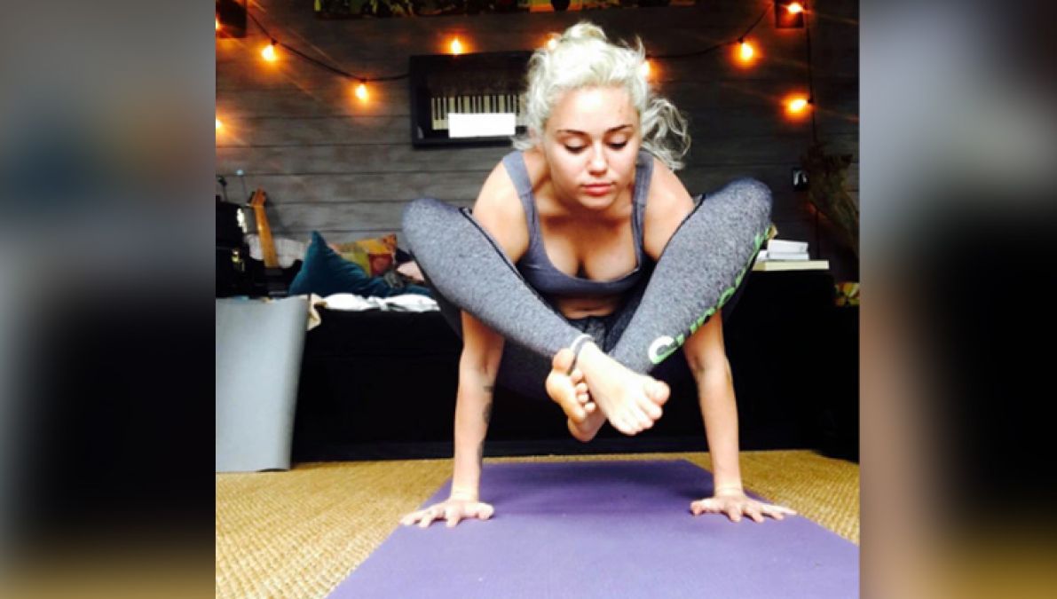 These actresses like to do yoga daily to keep themselves healthy.