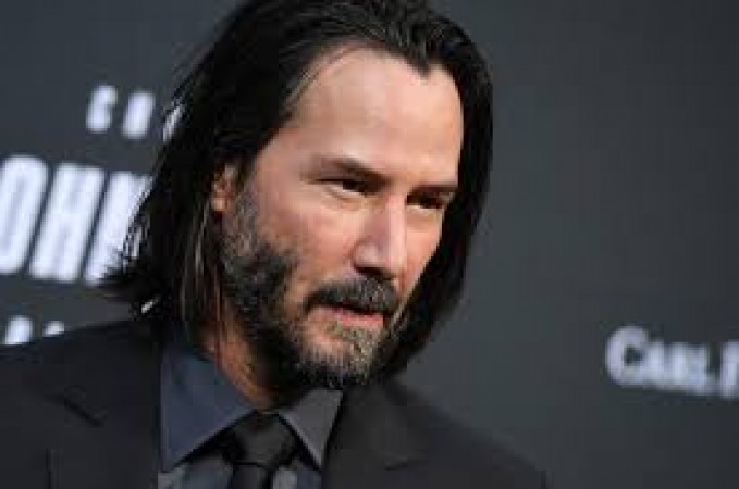 Actor Keanu Reeves spotted with his girlfriend