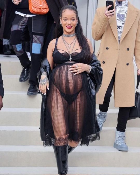 Rihanna flaunts her baby bump in a black bikini
