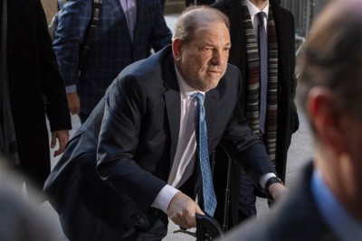 Harvey Weinstein sending e-mails to these veterans to save him