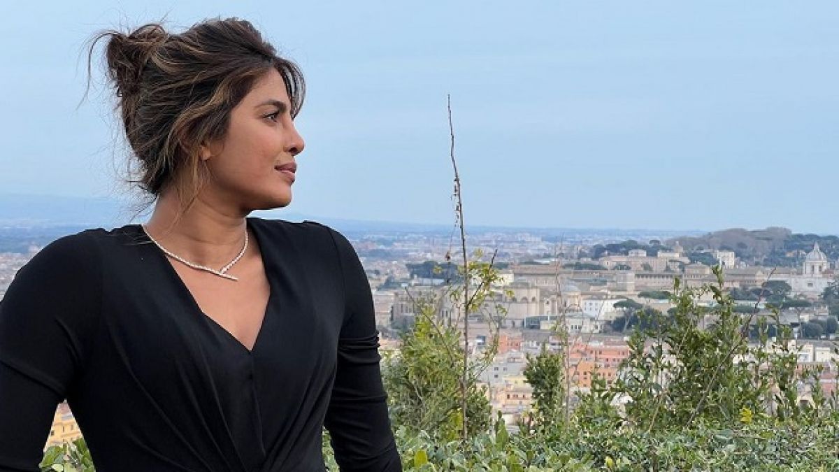 Priyanka in black outfit sets social media on fire