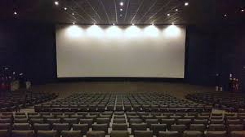China: 200 cinemas reopened in Shanghai