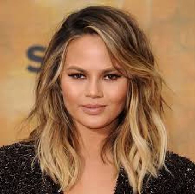 Doctor scolded model Chrissy Teigen for asking medical advice on Twitter