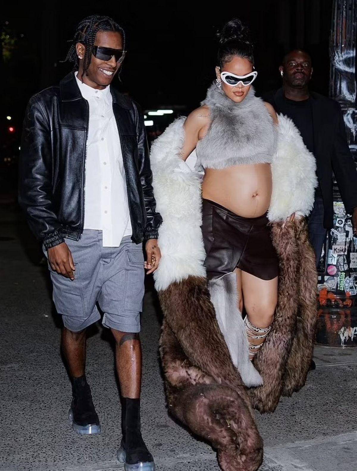 Rihanna was once again seen flaunting her baby bump with her boyfriend