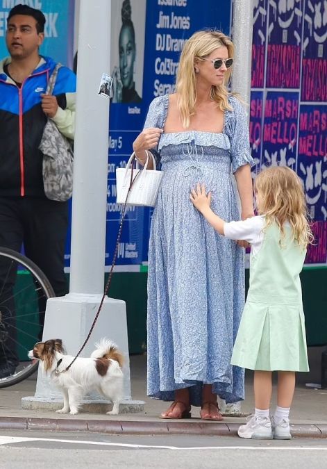 Nikki Hilton spotted with daughter and Doggy, will soon give birth to her child