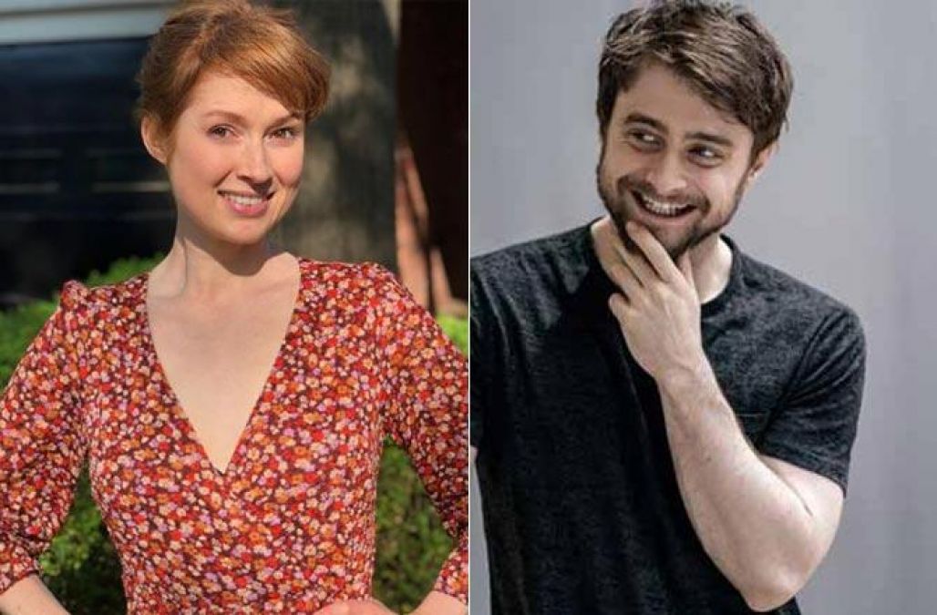 Daniel radcliffe got it wrong to kiss Ellie Kemper