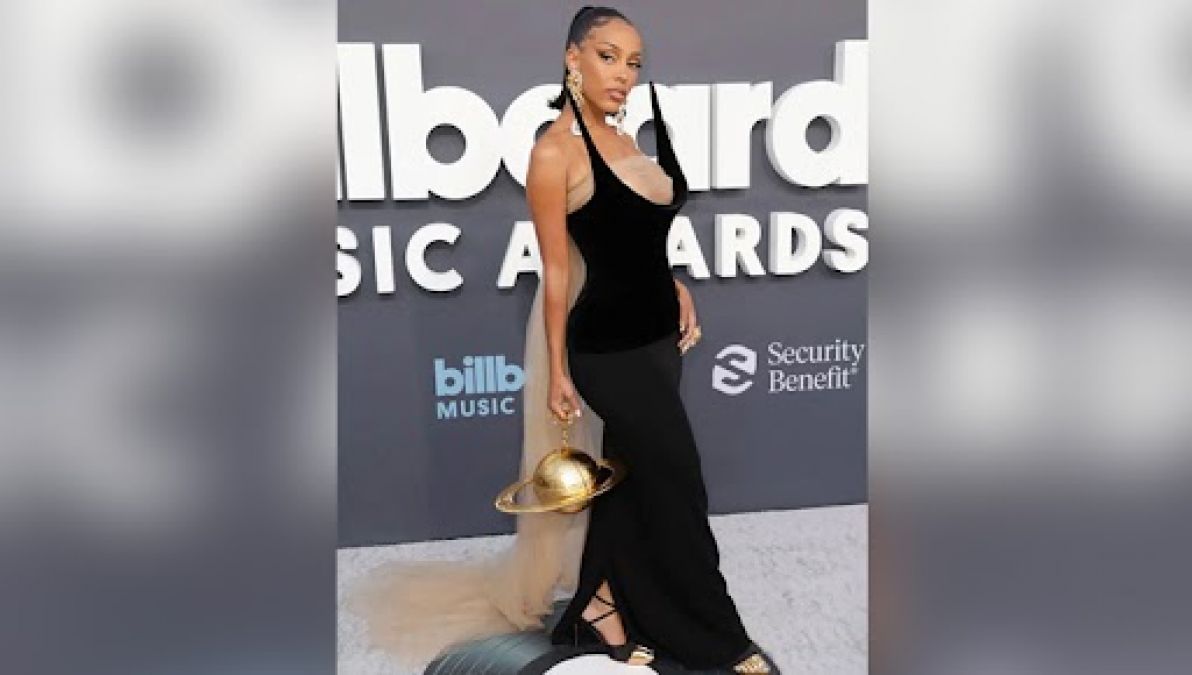 Doja Cat wore such a dress at the Billboard Music Awards, fans stunned